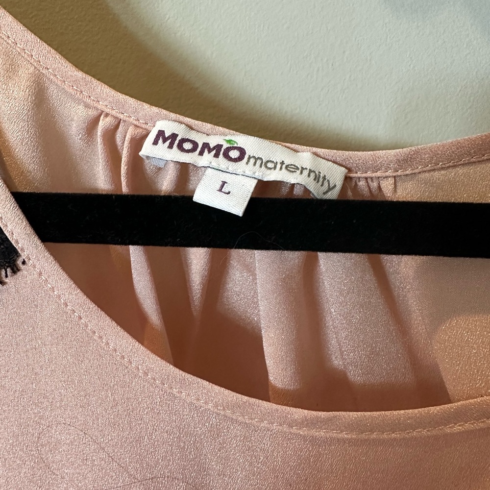 Momo Maternity beautiful top with lace detail size large - Picture 4 of 4